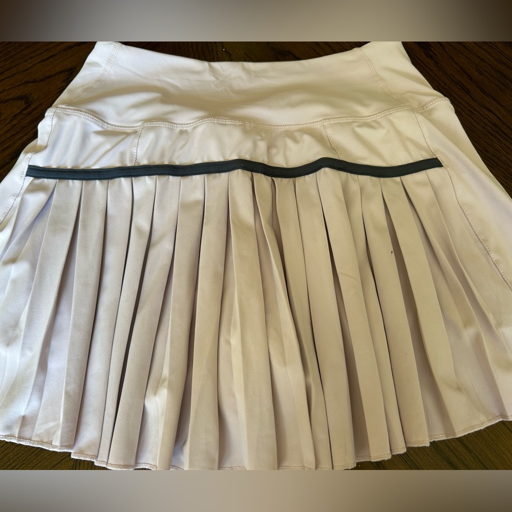 White Gold hinge look alike skirt